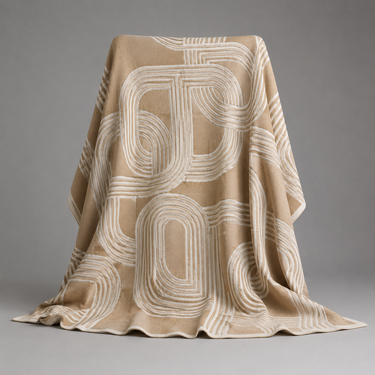 Nordische Wohndecke mit geometrischem Muster – Beige mit abstraktem Liniendesign