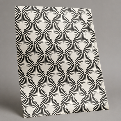 Art-déco-Tapete mit Fächermuster – Geometrische Wandverkleidung in Schwarz und Elfenbein